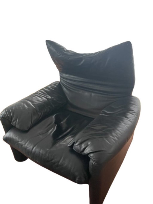 Cassina Maralunga Set – Fauteuil + Poef in zwart leer