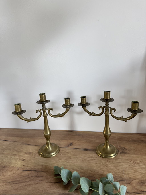 Ein Paar Messingkerzenständer