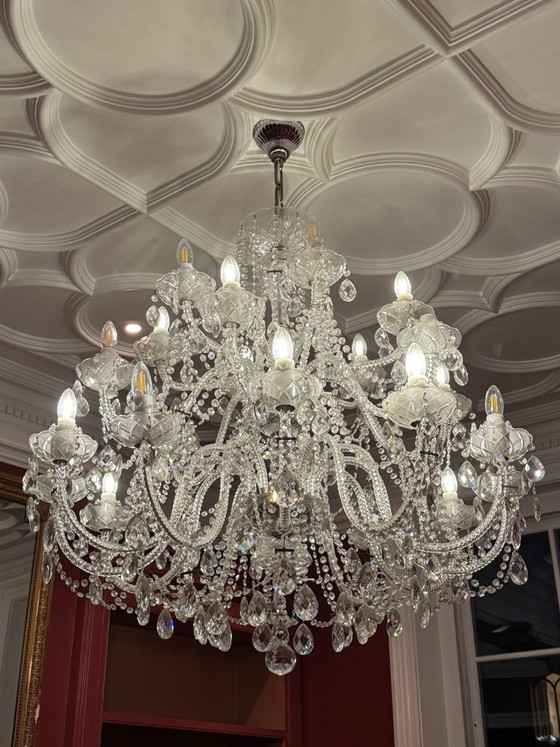 Magnifico lampadario a più livelli in cristallo boemo a 24 luci – Funzionante e in ottime condizioni – Crystal (photo 5 of 8)