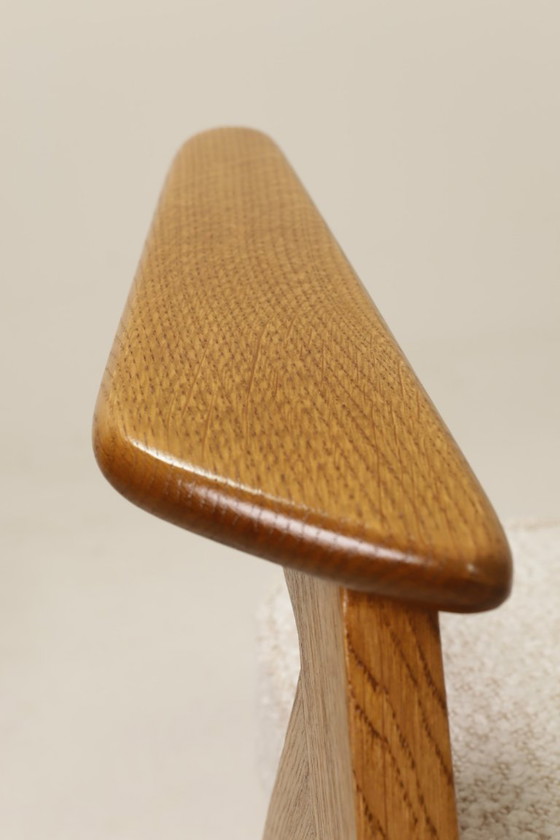 Image 1 of Fauteuil vintage chêne rustique pearl bouclé conclu par Chierowski 