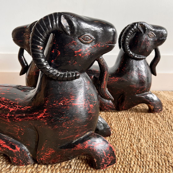 Image 1 of Tavolino da caffè in legno intagliato con testa di ariete doppia, circa 1970