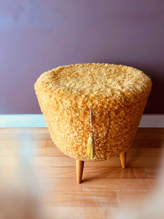 Image 1 of Jaren “60 pluche oker poef