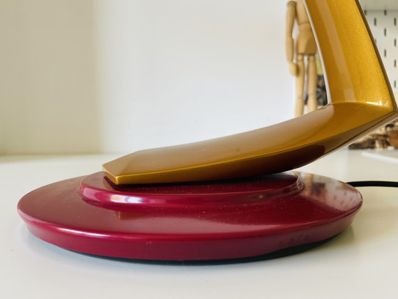 Image 1 of Modernistische spanische Schreibtischlampe aus rotem Metall Boomerang 2000 von Fase 1960s