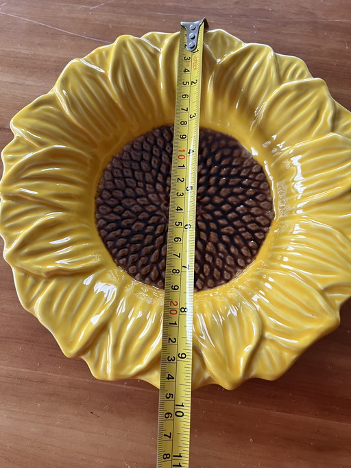 Zonnebloem keramische schaal. Stijl Caldas da rainha
