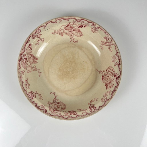 Ciotola da insalata in ironstone di Lunéville, modello "Fontainebleau", rosa, XIX secolo.