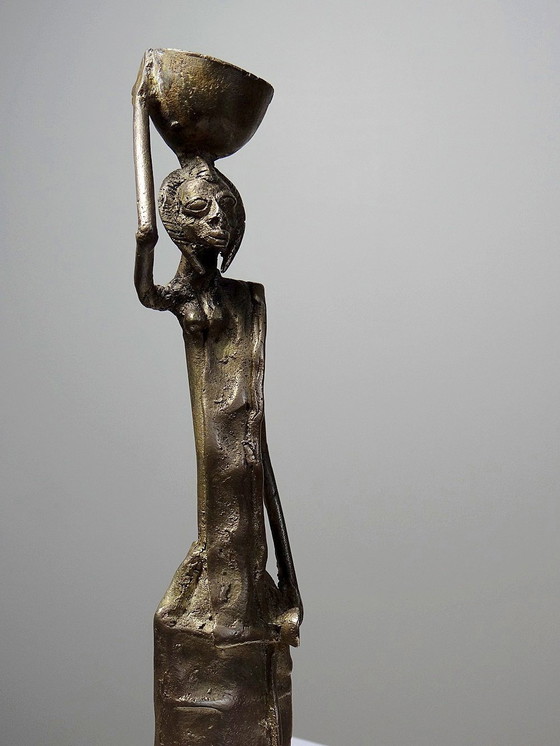 Image 1 of Statuette Africaine Bronze à la Cire Perdue Porteuse d'Eau Burkina Faso