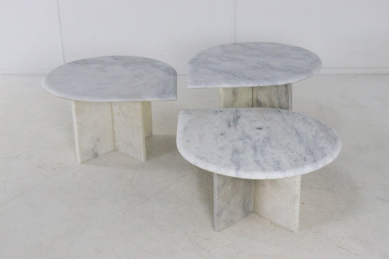 Image 1 of Set di 3 tavolini laterali in marmo, tavolino da caffè a forma di goccia