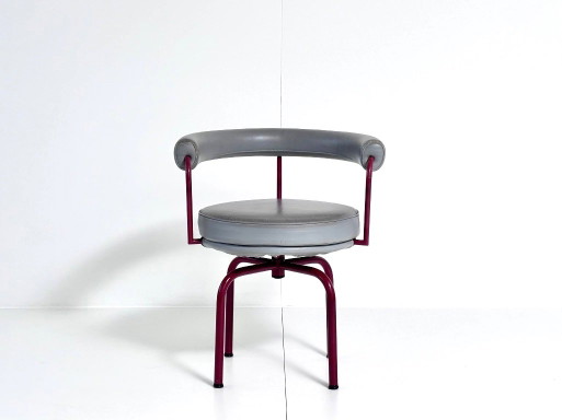 Cassina LC7 7 Fauteuil Tournant – Designed von Charlotte Perriand für Le Corbusier / Pierre Jeanneret