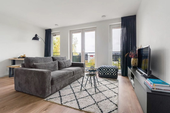 Image 1 of 2,5-zits bank met hocker/poef – nette staat – modern grijs