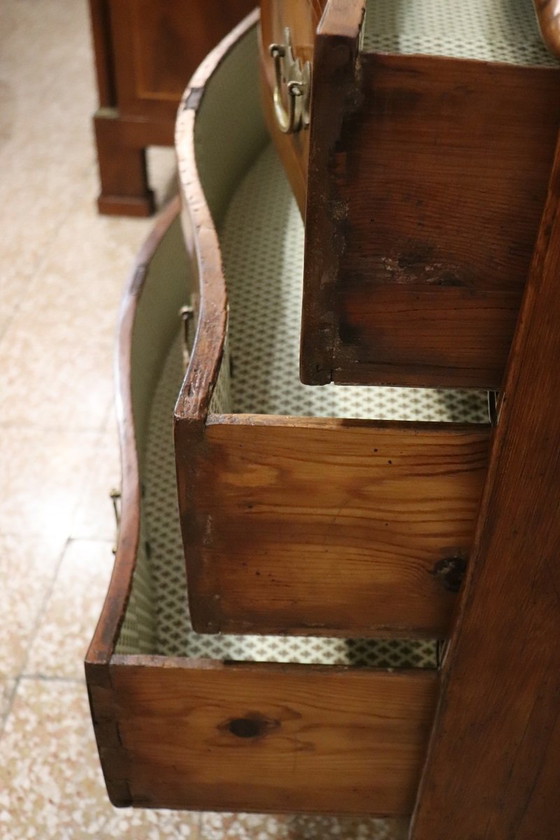 Image 1 of Cómoda antigua con incrustaciones de madera de frutal, Italia, siglo XVIII, restaurada