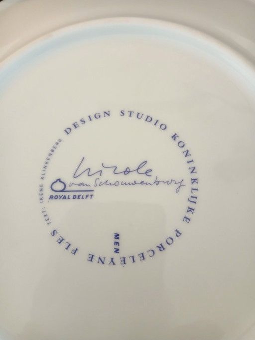 Wandbord - Royal Delft met Engelse tekst - diskus "MEN"