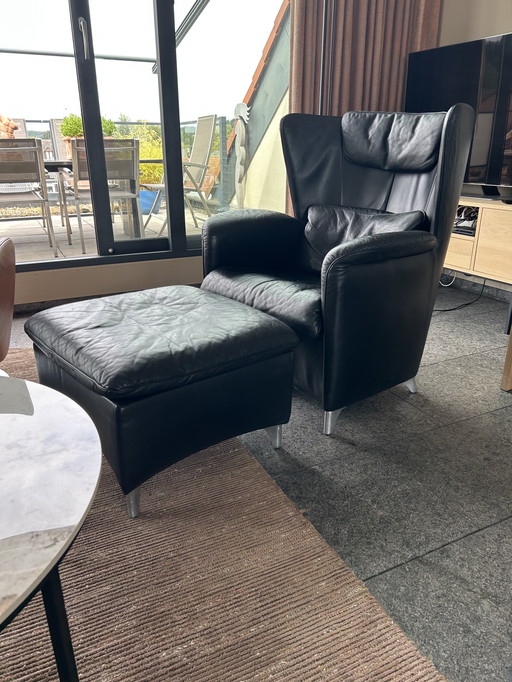 De Sede Sessel DS23 aus schwarzem Wohnleder mit Fußhocker