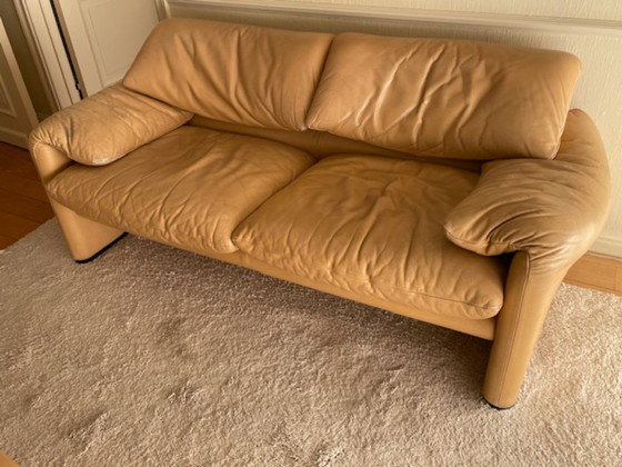 Titolo: Set Cassina Maralunga (3 posti, 2 posti, poltrona), Pelle Cognac / cammello, Zona salotto, Beige (foto 5 di 6)