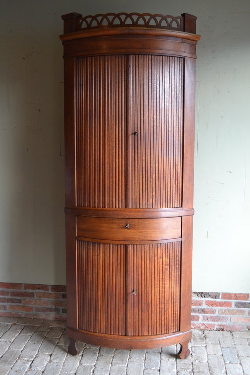 Antico mobile angolare semicircolare in rovere.