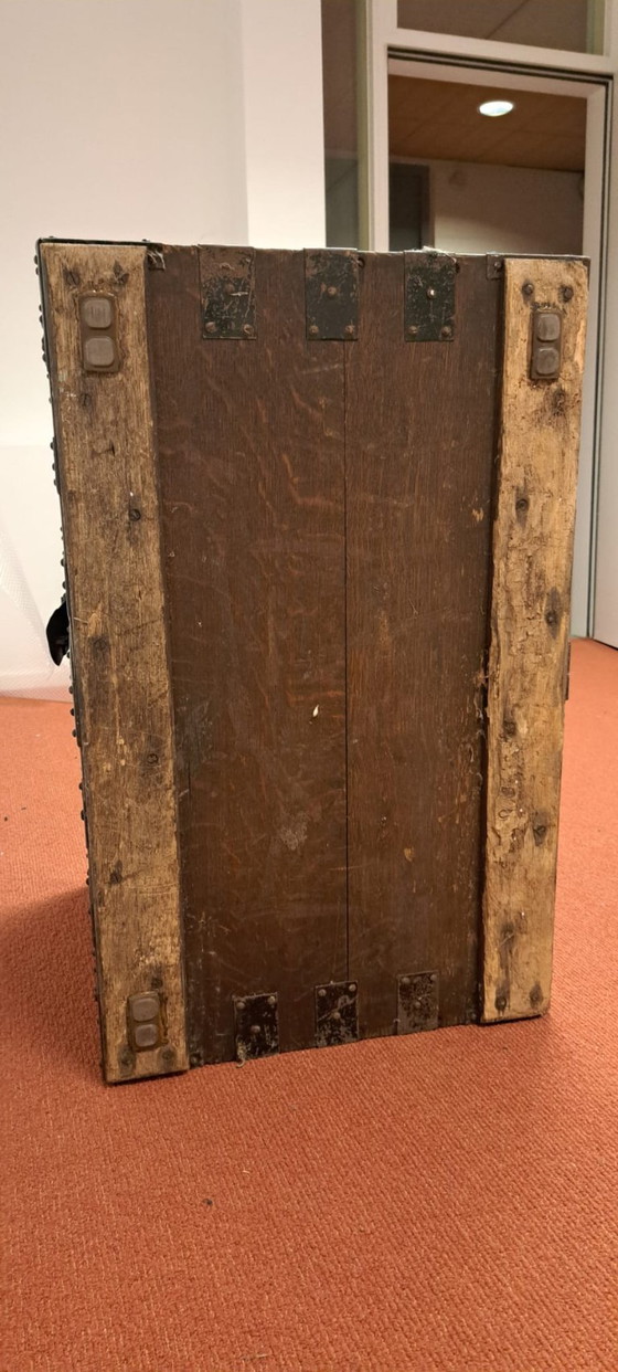 Image 1 of Antike Reisekiste der Armee und Marine aus London | ca. 1900