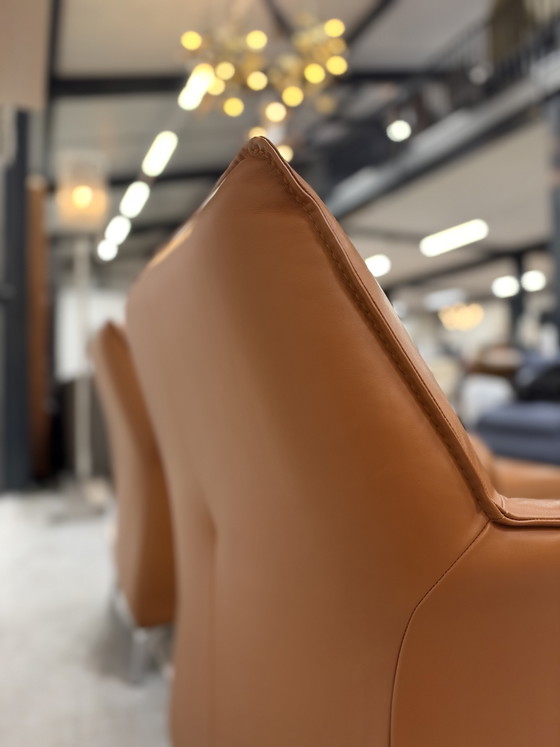 2 Poltrone Leolux Mayuro con pouf Pelle marrone, Arancione (foto 6 di 9)