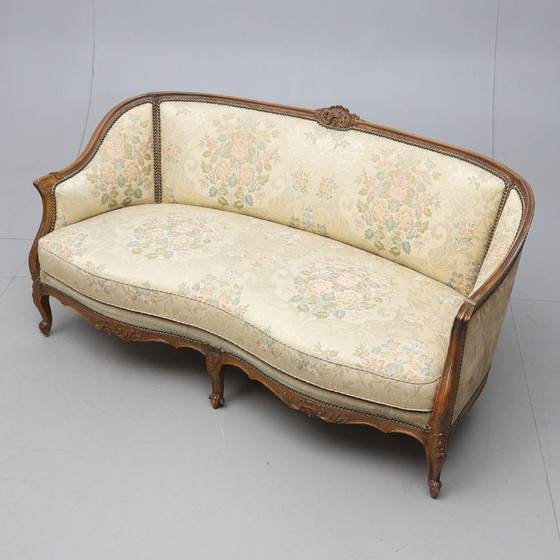 Image 1 of Antique-inspired Rococo style 3-seater sofa with a gilt wooden frame and floral brocade upholstery, in good condition with minor