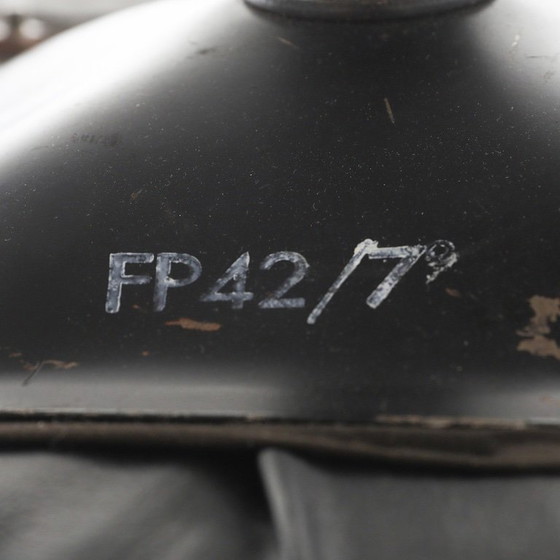 Image 1 of Een paar vintage draaibare fauteuils van zwart kunstleer met chromen onderstellen, daterend uit 1980-1990 en in goede staat.