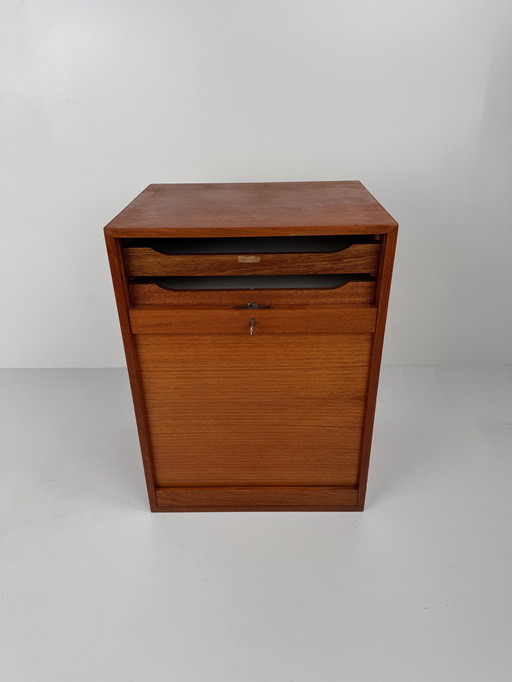 Vintage Deense archiefkast met roldeur – compacte opbergkast van teakhout