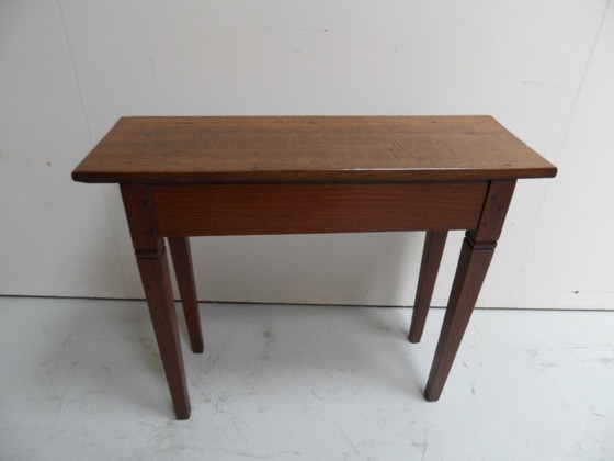 Image 1 of Antiker Beistelltisch aus Eiche