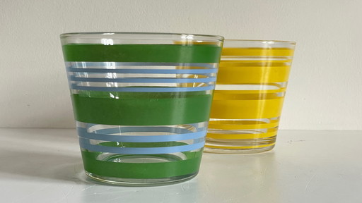 Paar vintage gezeefdrukte glazen plantenbakken