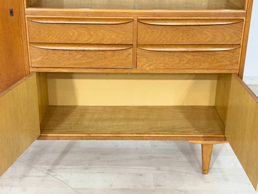 Mobile/credenza/armadio vintage per soggiorno in rovere, design di metà secolo.