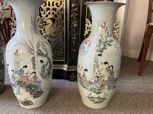 2 Chinese Vases