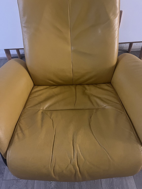 Image 1 of Fauteuil inclinable design en cuir véritable jaune ocre