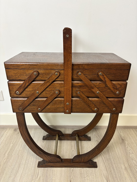 Image 1 of Boîte à couture/armoire à couture vintage en bois avec pieds 50-60