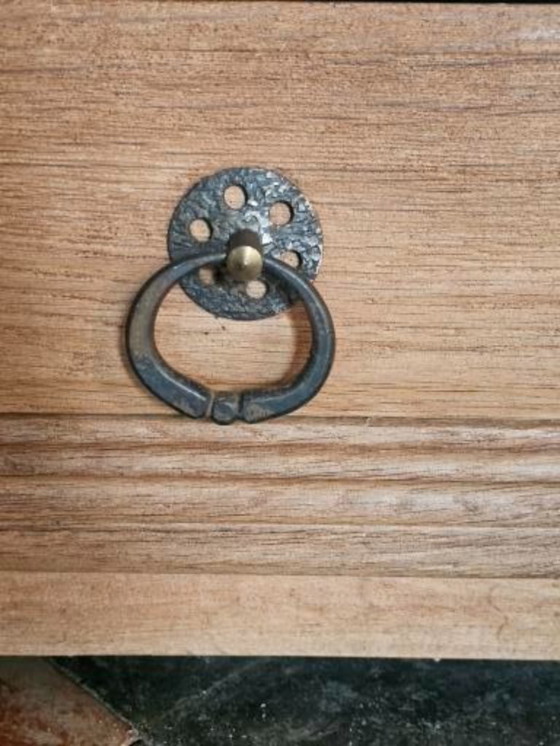 Image 1 of Vitrine d'église provenant de l'église historique de Schulen – chêne massif – pièce patrimoniale unique (vers 1960)