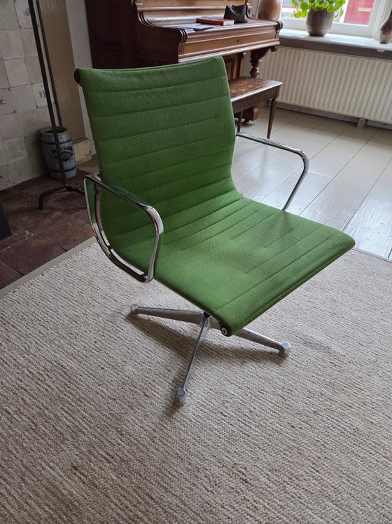 Image 1 of Vitra EA chaise de bureau EA107 938-138