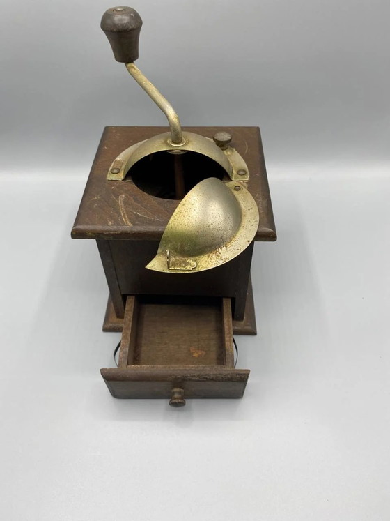 Antique wood and brass coffee grinder – Cranked handle – Kitchen accessories, Rustic (photo 2 of 3)