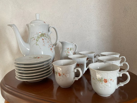 TK Thun Czechoslovakia Mid-Century Floral Porcelain Tea & Coffee Service – 15 Pieces – Crockery (photo 12 of 24)