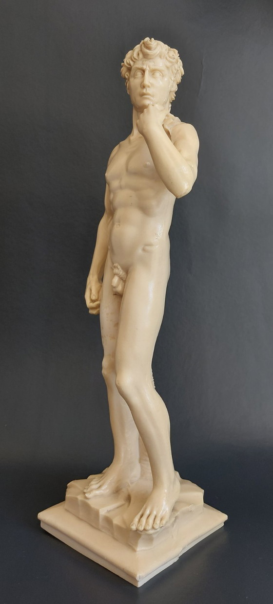 Image 1 of Escultura decorativa inspirada en David (Miguel Ángel) – Estatua de resina (38 cm)