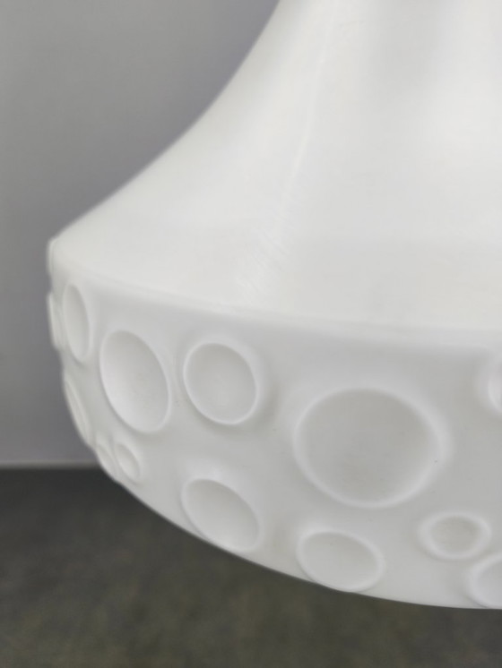 Image 1 of Lámpara colgante de vidrio opalino checoslovaco con relieve de burbujas, década de 1970