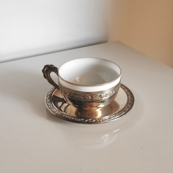 Image 1 of Tasse ancienne en verre opalin