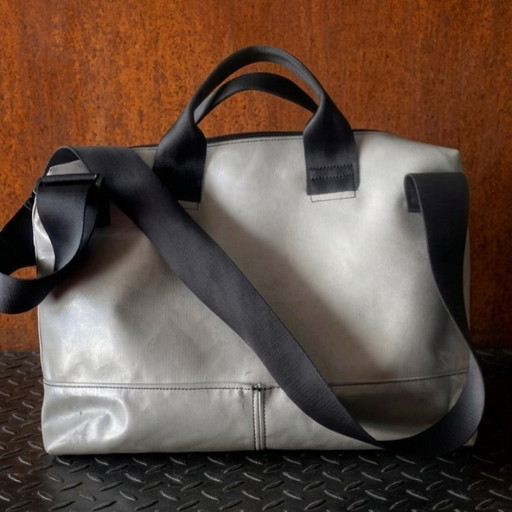 FREITAG F305 ROY | Bâche argentée | Typographie unique « S.A. »