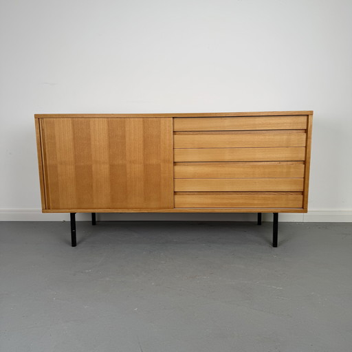 Magnifique sideboard en frêne des Deutsche Werkstätten