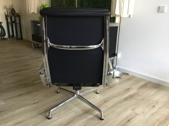 Vitra EA222 y 223 – Sillas giratorias, Cuero (photo 2 of 8)