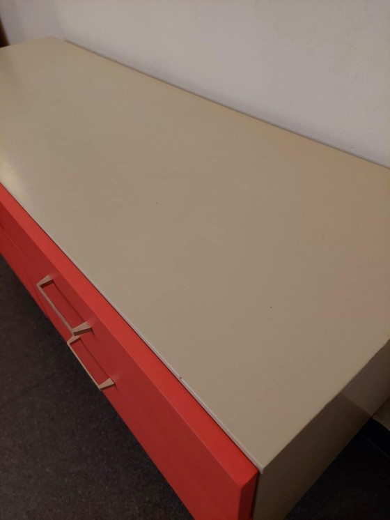 Image 1 of Cassettiera/mobiletto basso arancione vintage, anni '70