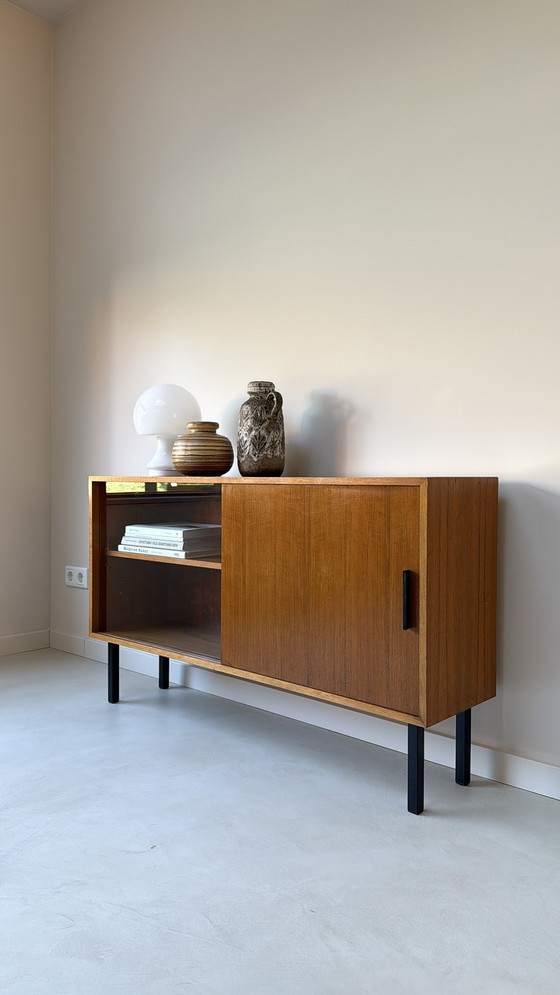Image 1 of Credenza vintage in legno con ante scorrevoli