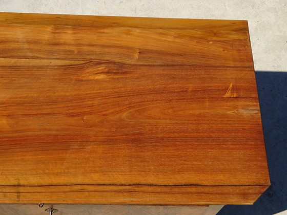 Image 1 of Commode Louis Philippe en noyer et ronce de noyer