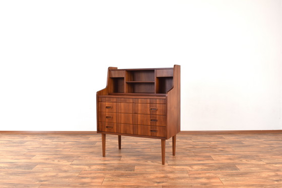 Image 1 of Mid Century Deense notenhouten secretaire, 1960S.