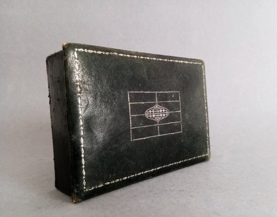 Image 1 of Boîte en cuir du Wiener Werkstatte pour SIG Max Schmidt, fabrique de lampes et de métaux, Vienne 1910