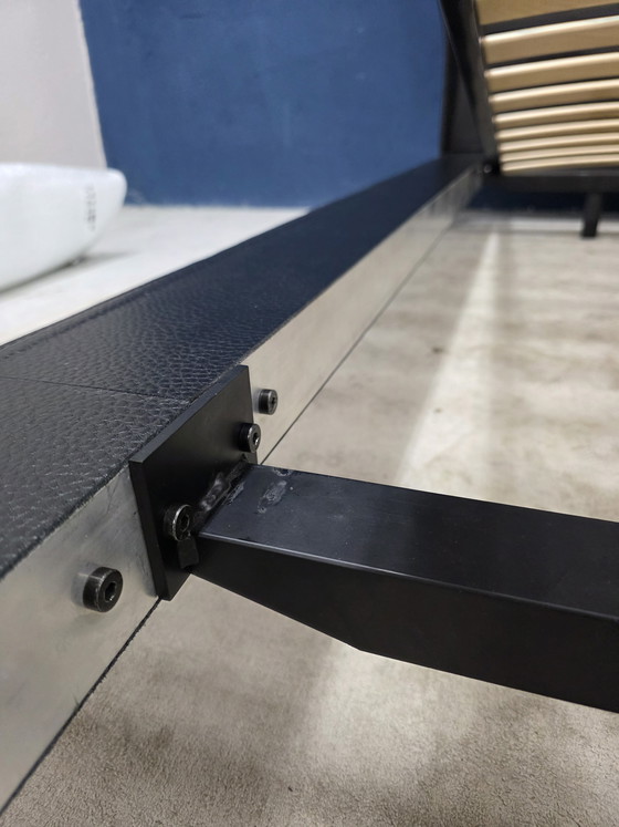 Image 1 of Cama B&B Italia Alys de diseño, 210x180 cm, piel premium.