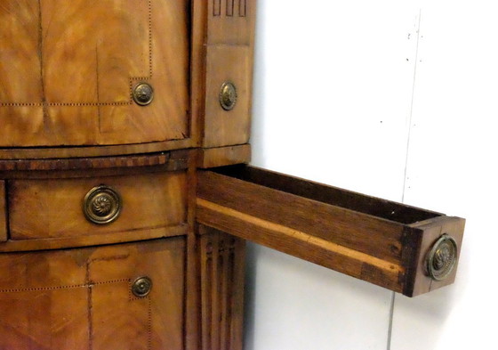 Image 1 of Prachtige 18de eeuwse hoekkast in mahoniehout 