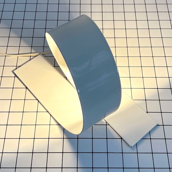 Image 1 of Lampe de table blanche Loop, années 1980