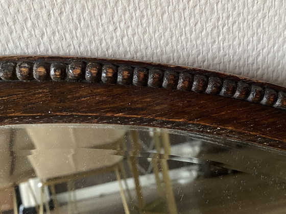 Image 1 of Grote ovale houten antieke spiegel 