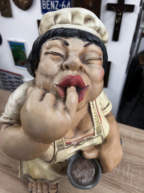 Image 1 of 🍲 Dekorative Figur "Koch mit Schokolade" - Handarbeit