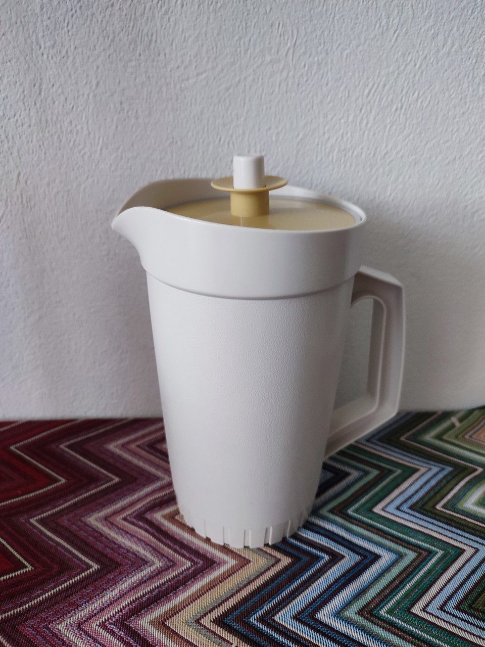 Tupperware Gießkanne Saftkanne Karaffe mit Deckel Sahne